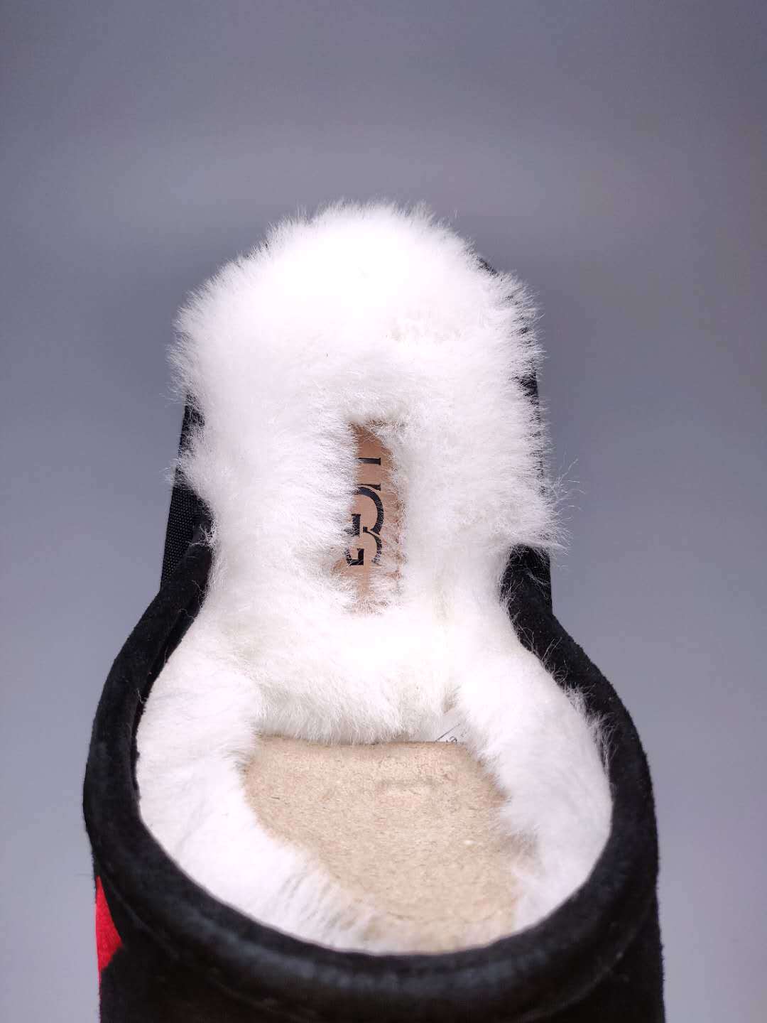 Black G-Logo Indoor Slippers — New Arrival | In Stock