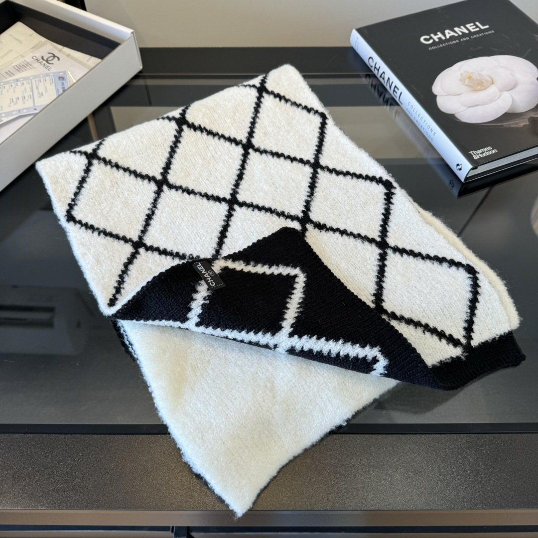 Chanel Reversible Ivory & Black Knit Scarf