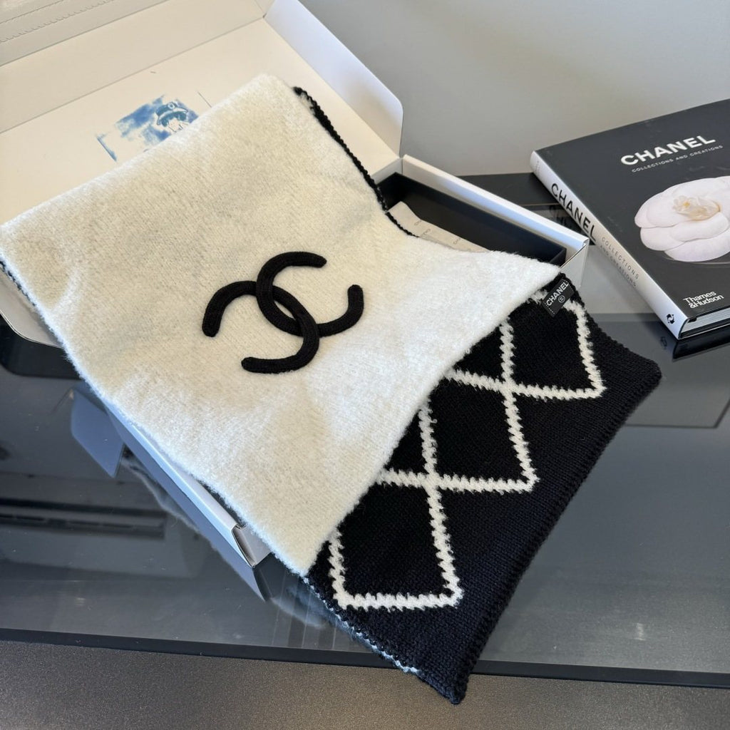 Chanel Reversible Ivory & Black Knit Scarf